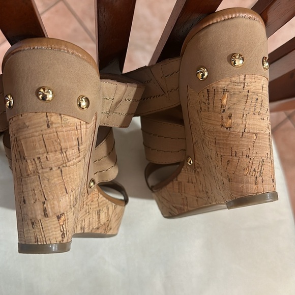 Tommy Hilfiger Tan Wedge Sandal Size 9.5 - Picture 10 of 11